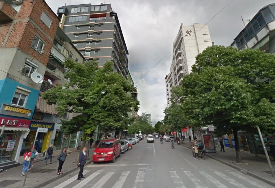 Tirane, jepet me qera ambjent biznesi , 15 m² 