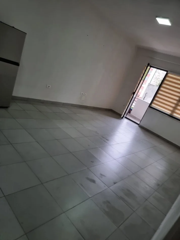 Tirane, jepet me qera apartament 2+1 Kati 2, 94 m² 800 € 