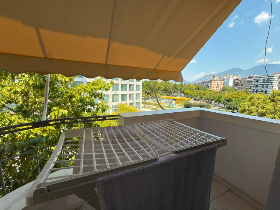 Tirane, jepet me qera apartament 1+1+Ballkon Kati 4, 87 m² 700 € (Rruga Elbasanit)