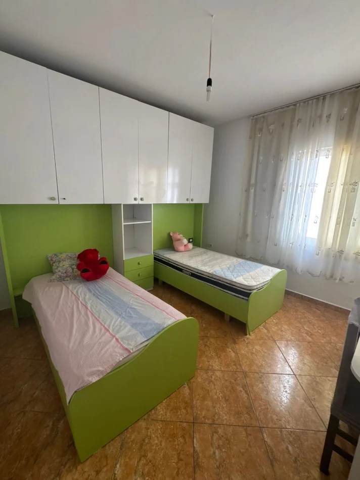 Tirane, jepet me qera apartament 2+1+Ballkon Kati 5, 80 m² 400 € (Fresk)