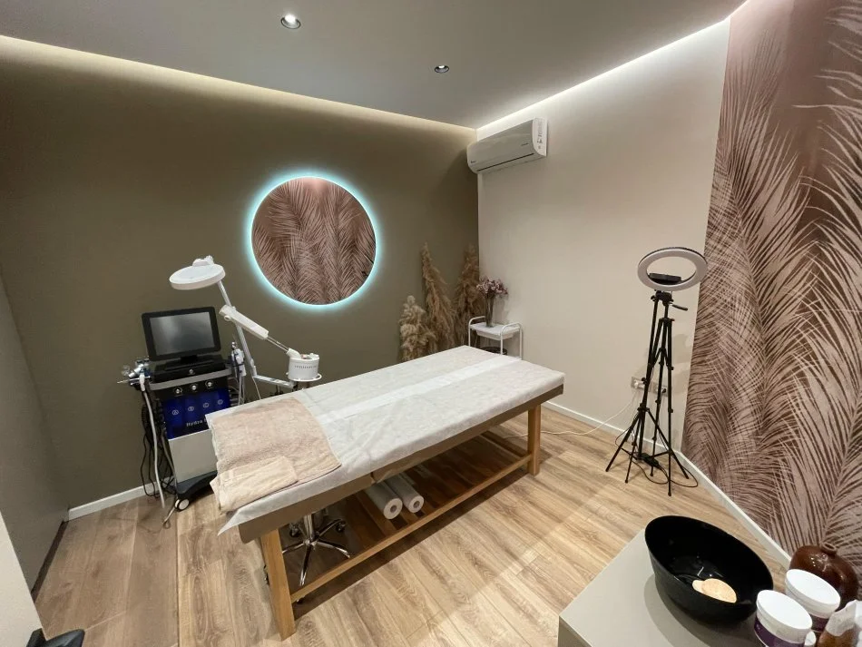 Tirane, jepet me qera ambjent biznesi Kati 0, 100 m² 600 € (Rruga Kosovarëve)