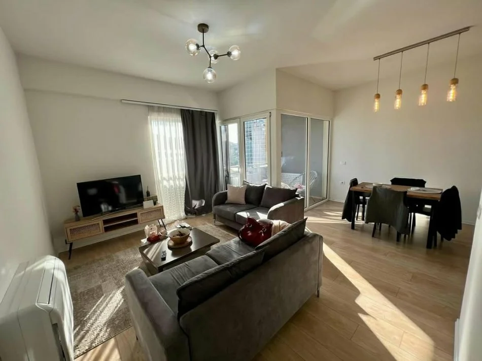 Tirane, jepet me qera apartament 2+1 Kati 4, 120 m² 1.300 € (Rruga e kosovareve)