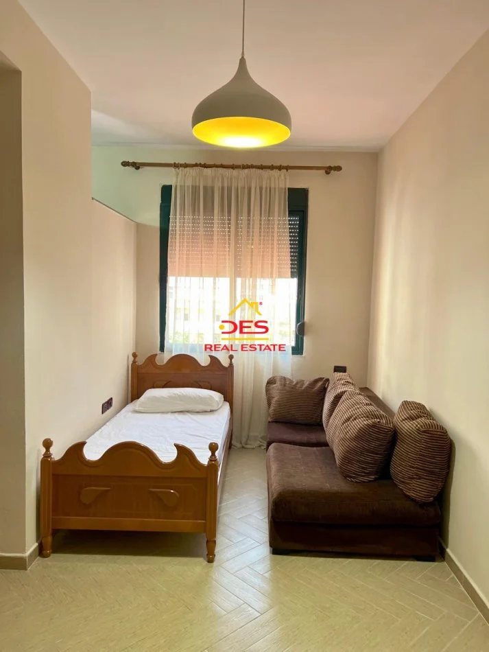 Vlore, jepet me qera apartament 2+1+Ballkon Kati 5, 90 m² 500 € (Rruga Gjergj Arianiti)