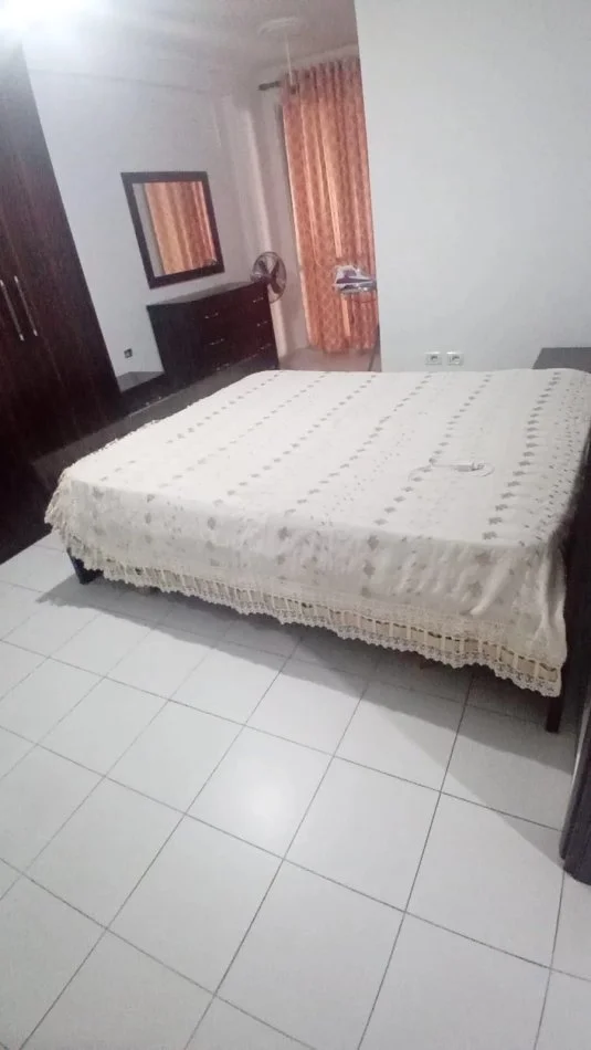 Tirane, jepet me qera apartament 2+1+Ballkon Kati 2, 160 m² 500 € (Yzberisht prane Big Market Bulevard)