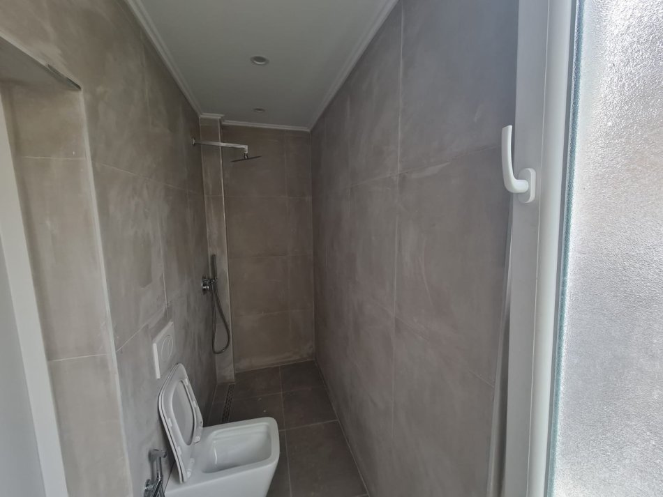 Tirane, jepet me qera zyre Kati 2, 107 m² 1.800 € (Blloku)