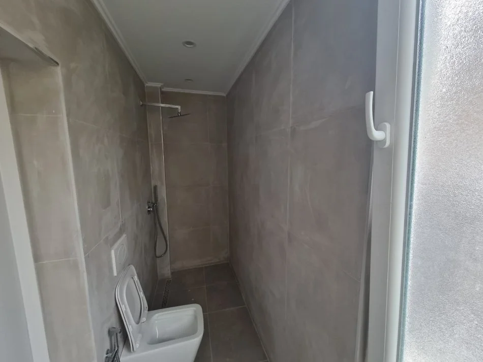 Tirane, jepet me qera zyre Kati 2, 107 m² 1.800 € (Blloku)