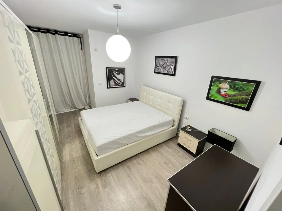 Tirane, jepet me qera apartament 1+1 Kati 3, 76 m² 650 € 