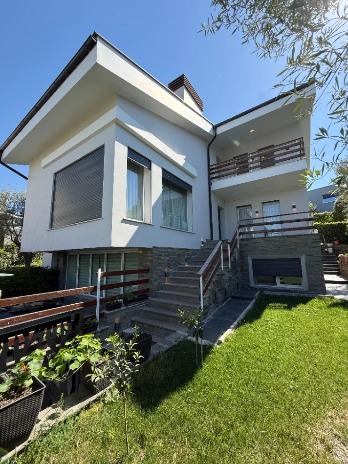Tirane, jepet me qera Vile 3+1+Aneks+Ballkon Kati 3, 350 m² 3.500 € (Long Hill Residences)