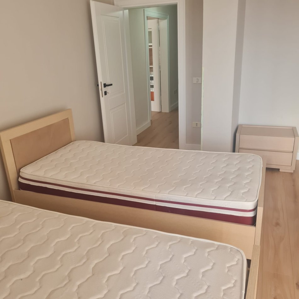 Tirane, jepet me qera apartament 2+1 Kati 7, 130 m² 700 € (Zogu i Zi)