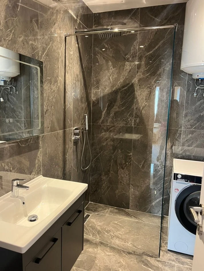 Tirane, jepet me qera apartament 2+1+Ballkon Kati 5, 110 m² 1.300 € (Rruga haxhi kika)