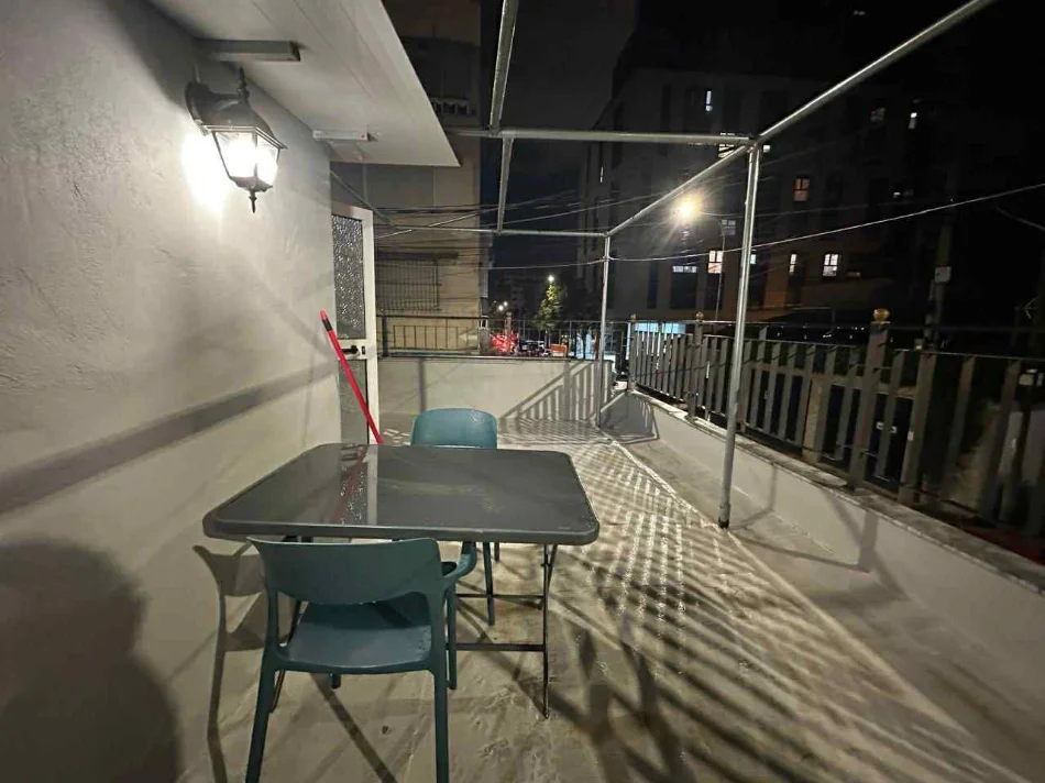 Tirane, jepet me qera 1+1 Kati 0, 50 m² 500 € 