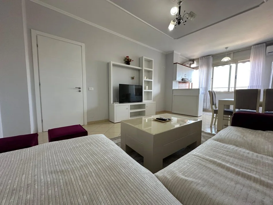 Tirane, jepet me qera apartament 1+1 , 65 m² 500 € (Rruga e kavajes)
