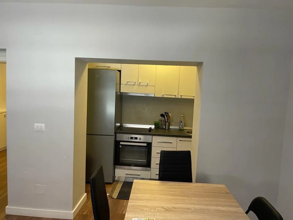Tirane, jepet me qera apartament 1+1 Kati 1, 60 m² 650 € (Stadiumi Dinamo)
