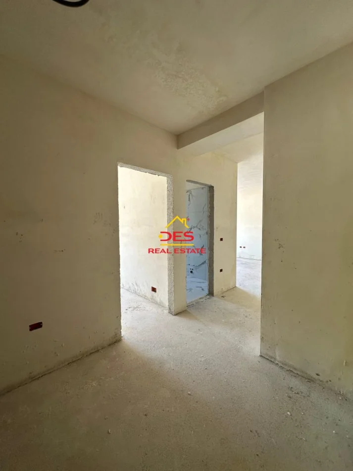 Vlore, shitet apartament 1+1+Ballkon Kati 10, 77 m² (Rruga Reshat Osmani)