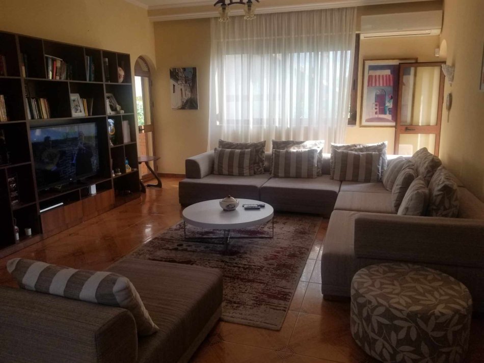 Tirane, shitet Vile 3 Katshe Kati 3, 550 m² 429.000 € (Fresku)