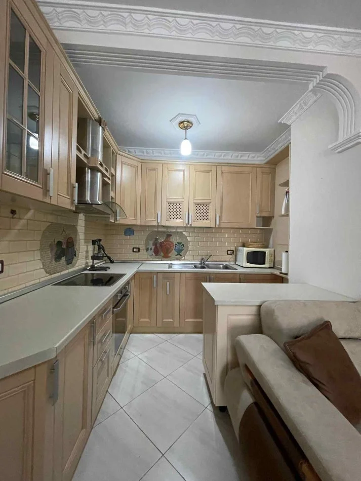 Tirane, jepet me qera apartament 2+1+Ballkon Kati 6, 90 m² 600 € (ISH PARKU)