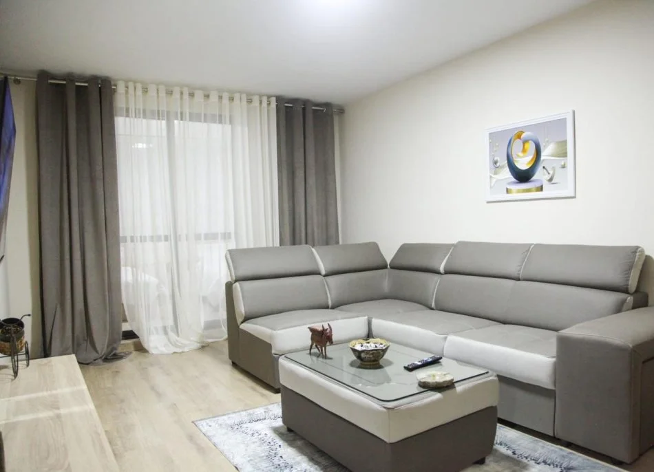 Tirane, jepet me qera apartament 2+1 , 90 m² 600 € (Xhamllik)