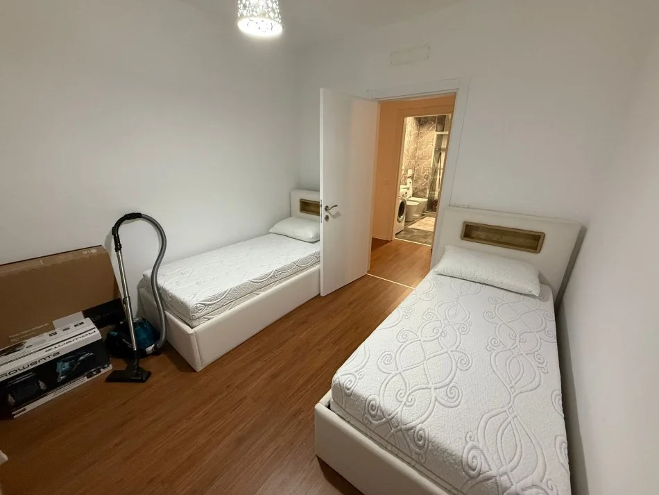 Tirane, jepet me qera apartament 2+1 Kati 5, 96 m² 750 € (Kompleksi Fiori di Bosko)
