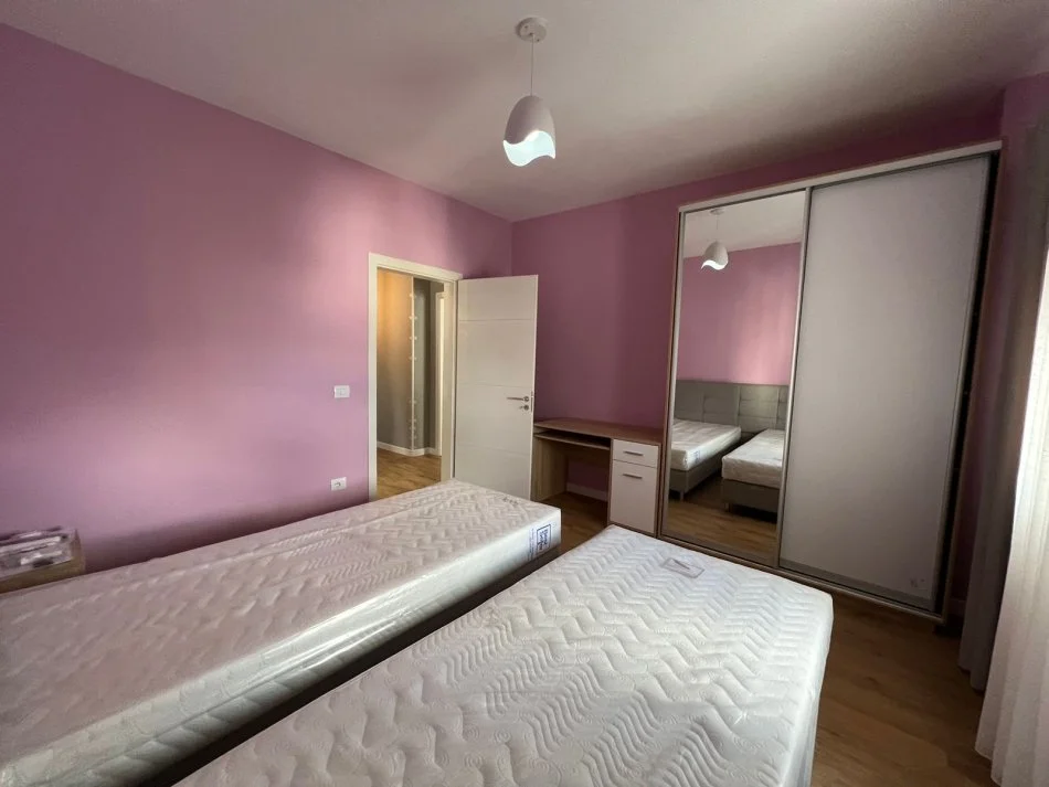 Tirane, jepet me qera apartament 2+1 Kati 2, 150 m² 800 € (Kopshti botanik)