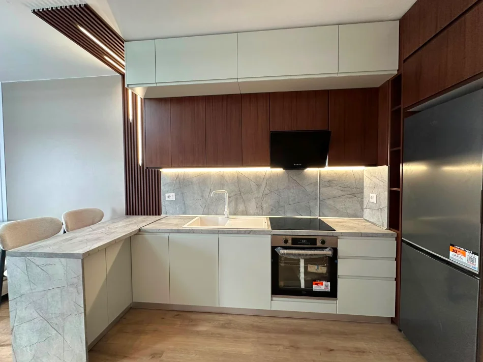 Tirane, jepet me qera apartament 1+1+Ballkon Kati 7, 60 m² 450 € (Univers City)