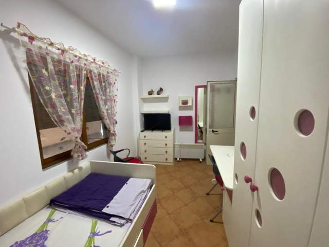 Tirane, jepet me qera apartament 2+1 Kati 2, 110 m² 700 Euro (21 Dhjetori)