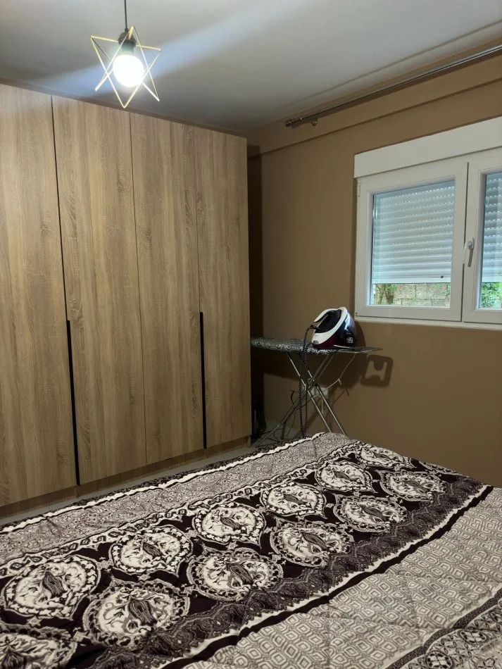 Tirane, jepet me qera apartament 1+1 Kati 0, 65 m² 300 € 