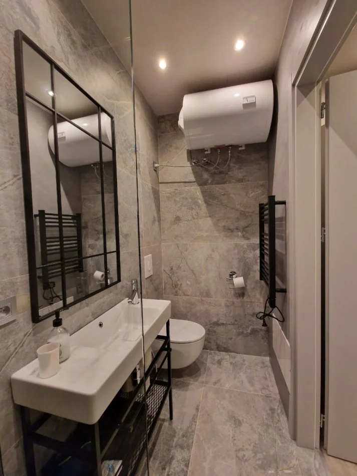 Tirane, jepet me qera 1+1 Kati 3, 60 m² 600 € 