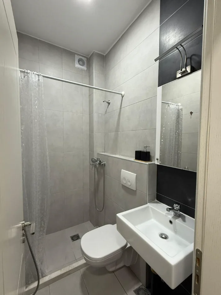 Tirane, jepet me qera apartament 1+1 Kati 3, 40 m² 600 € (Pallatet Agimi)