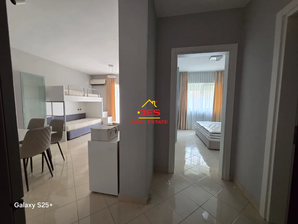 Vlore, jepet me qera apartament 1+1+Ballkon Kati 1, 70 m² 450 € (Rruga Aleksandër Moisu)