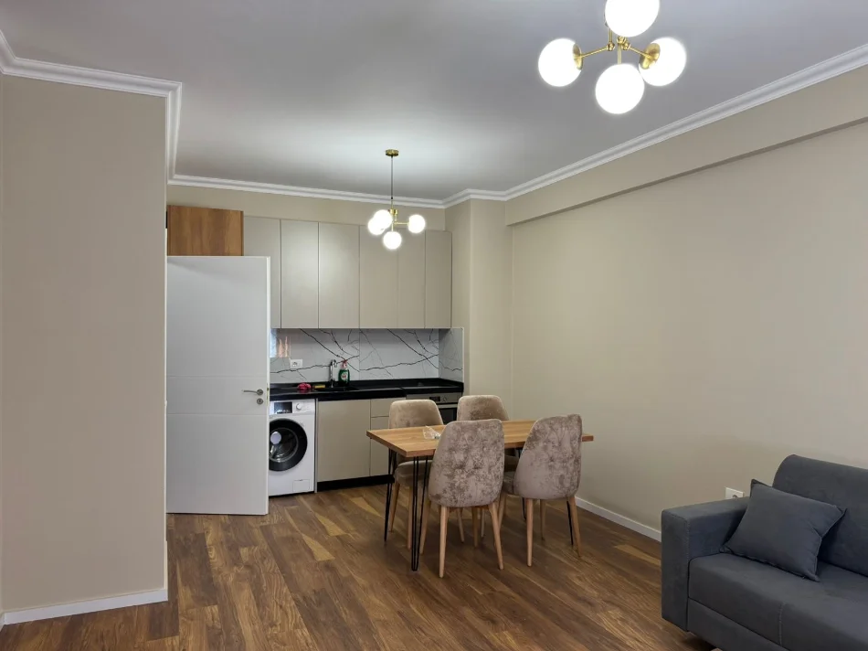 Tirane, jepet me qera apartament 1+1 , 70 m² 500 € 