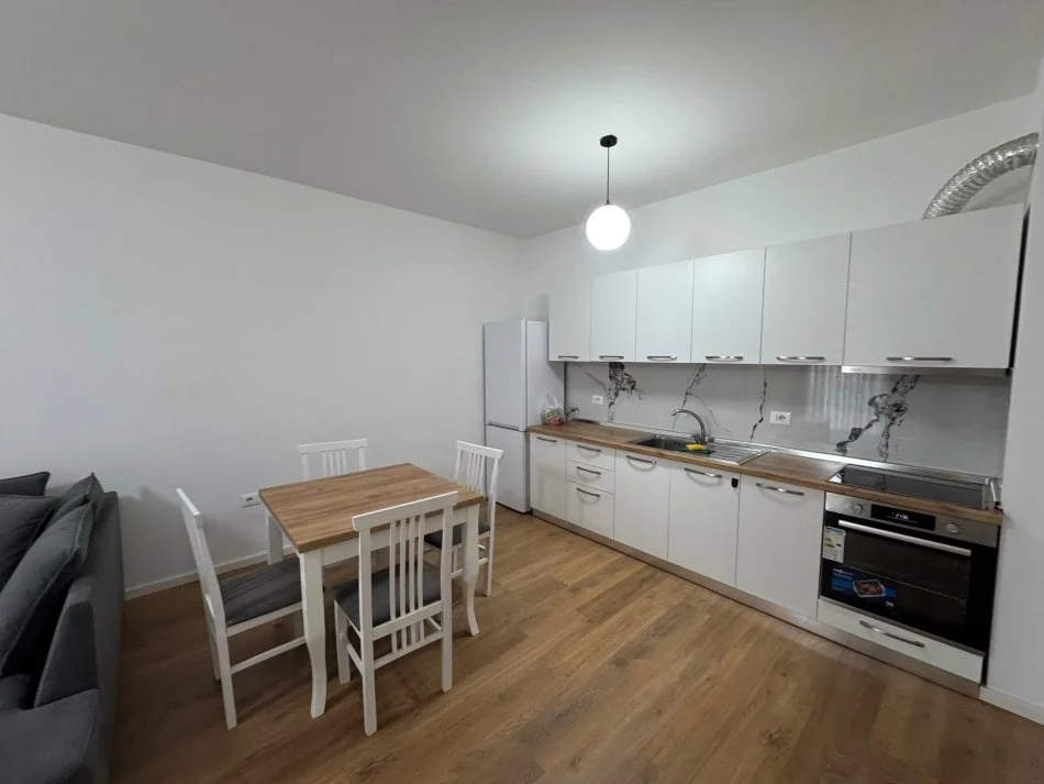 Tirane, jepet me qera apartament 2+1 Kati 3, 97 m² 850 € (Trio towers residence)