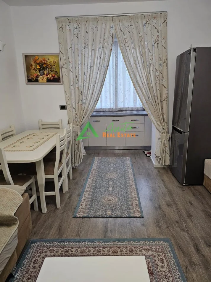Vasil Shanto ofrojme per shitje apartament 2+1