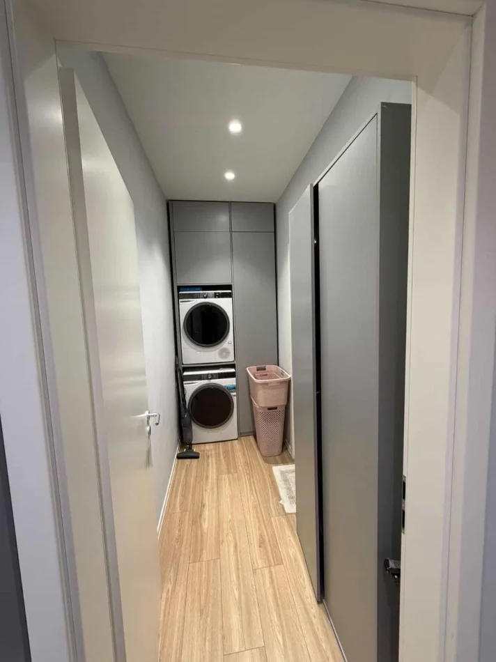 Tirane, jepet me qera 2+1 Kati 5, 100 m² 750 € 