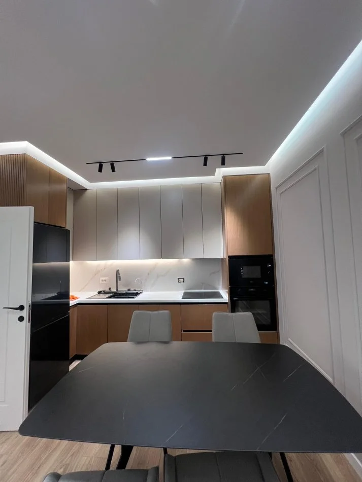 Tirane, jepet me qera apartament 1+1 Kati 2, 850 € (Liqieni i thate)