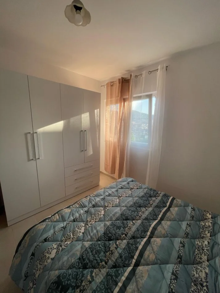 Tirane, jepet me qera apartament 1+1+Ballkon Kati 8, 78 m² 550 € (Rruga e Kavajes)