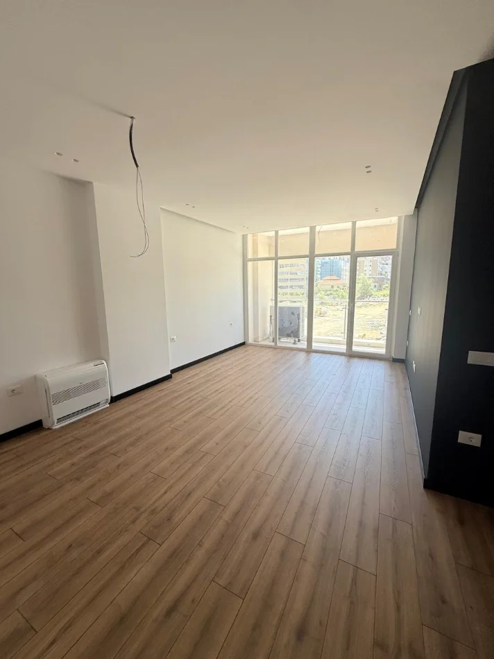 Tirane, jepet me qera Kati 1, 75 m² 650 € (Komuna parisit kika 2)