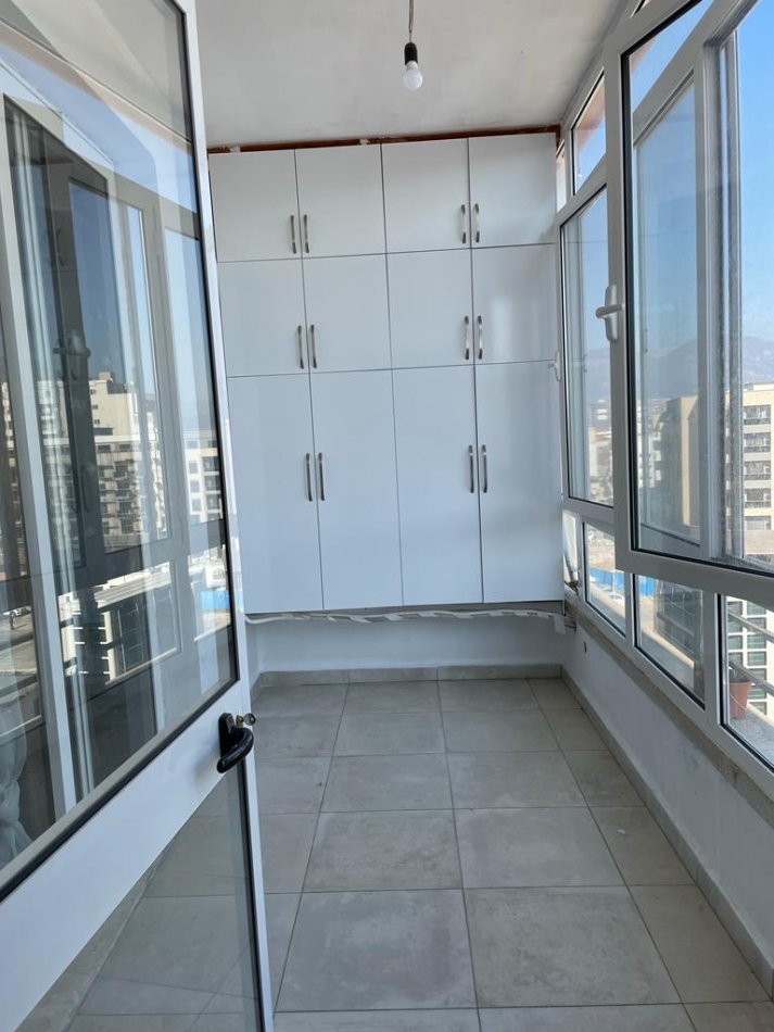 Tirane, jepet me qera apartament 1+1+Ballkon Kati 6, 70 m² 400 € (Astir rruga sokrat mijo)