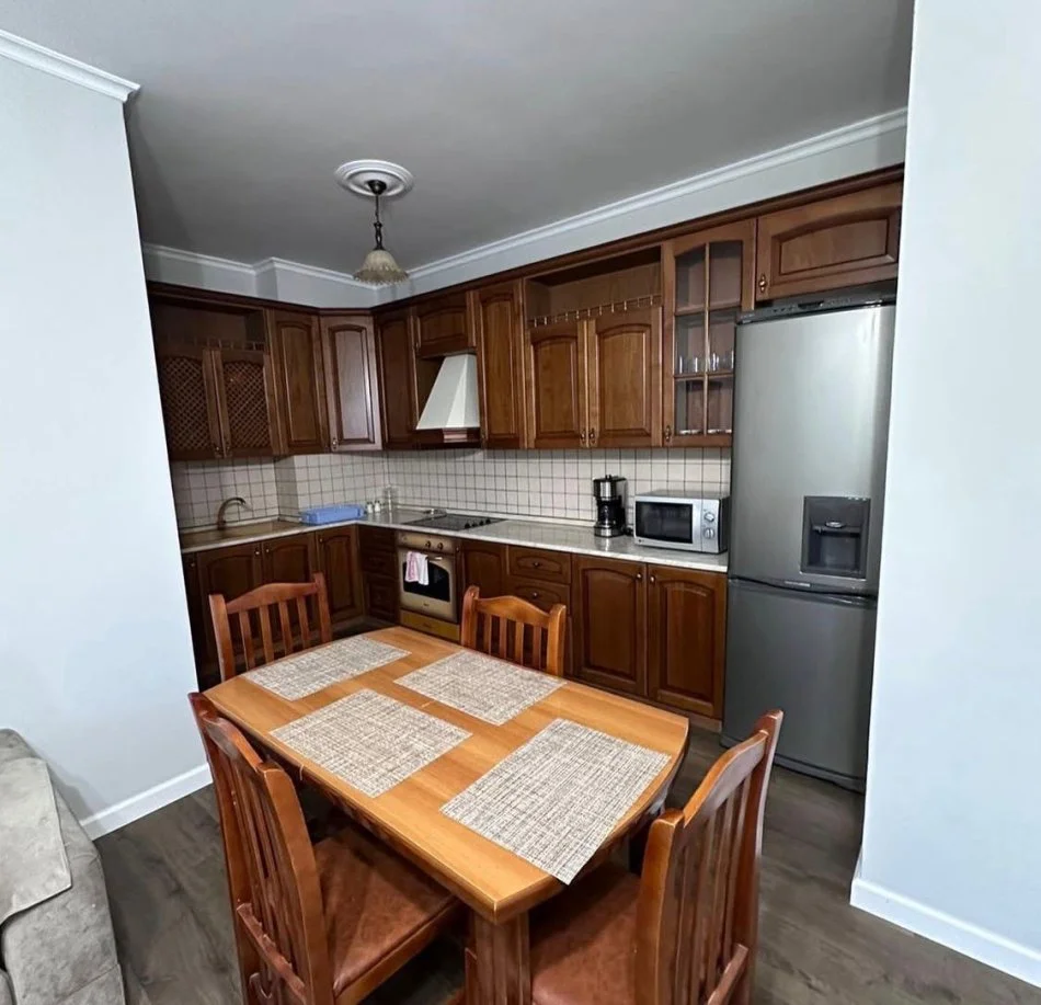 Tirane, jepet me qera apartament 2+1 Kati 6, 129 m² 900 € (blloku)