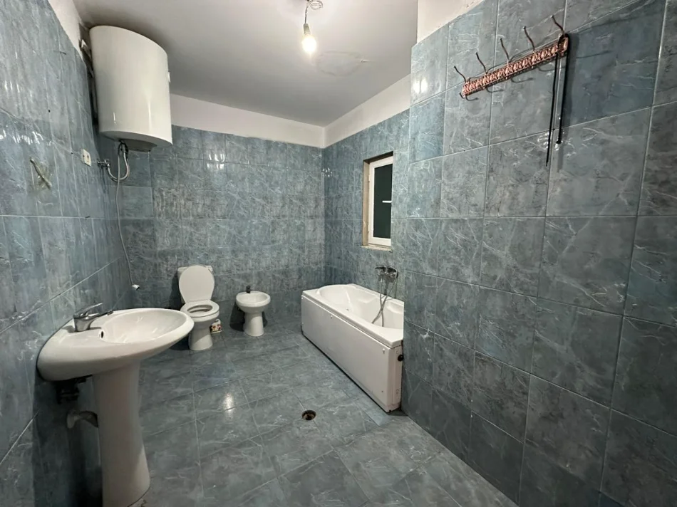 Tirane, shitet apartament 2+1+Ballkon Kati 7, 98 m² 128.700 € (rruga Kastriotet)