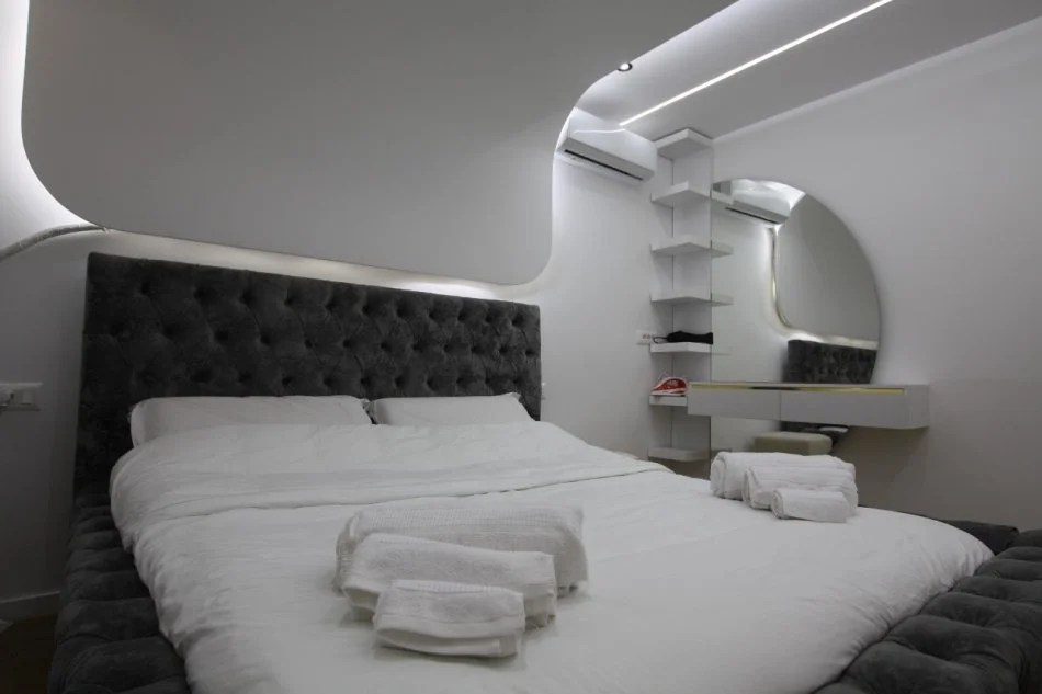 Tirane, jepet me qera apartament 1+1 Kati 1, 67 m² 650 € (Kryqzimi 21 Dhjetorit , Vodafone)