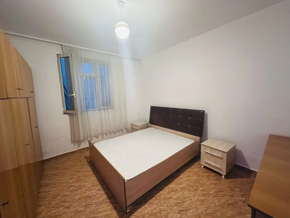 Tirane, jepet me qera apartament 1+1 Kati 1, 78 m² 360 € (Zogu I Zi)