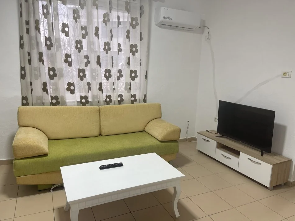 Tirane, jepet me qera apartament 1+1+Aneks+Ballkon Kati 2, 65 m² 400 € (Rruga Mine Peza)