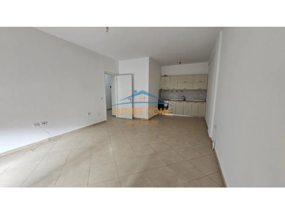Tirane, shitet 1+1+Ballkon Kati 2, 78 m² 109.000 € (Kinostudio)