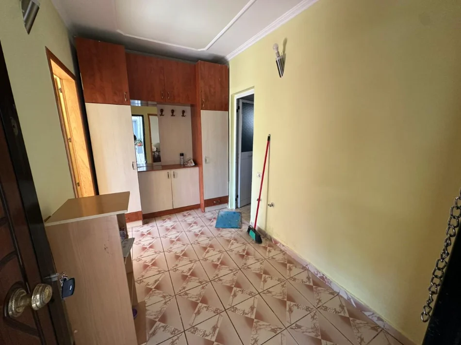 Tirane, shitet apartament 1+1 Kati 2, 58 m² 112.656 € (Rruga Irfan Tomin)