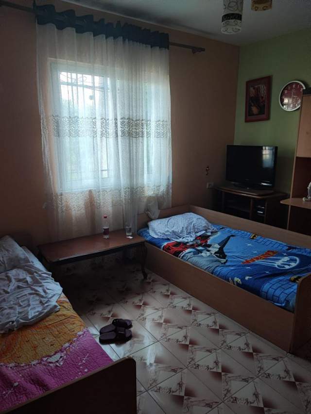 Tirane, jepet me qera shtepi 2+1+BLK Kati 1, 80 m² 30.000 Leke (rruga Ramazan Bogdani)