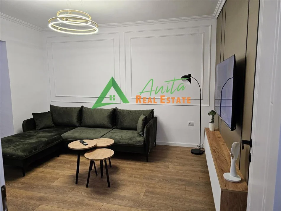 Tirane, jepet me qera apartament 1+1 Kati 1, 65 m² 60 000 Leke (Rruga e Kavajes)