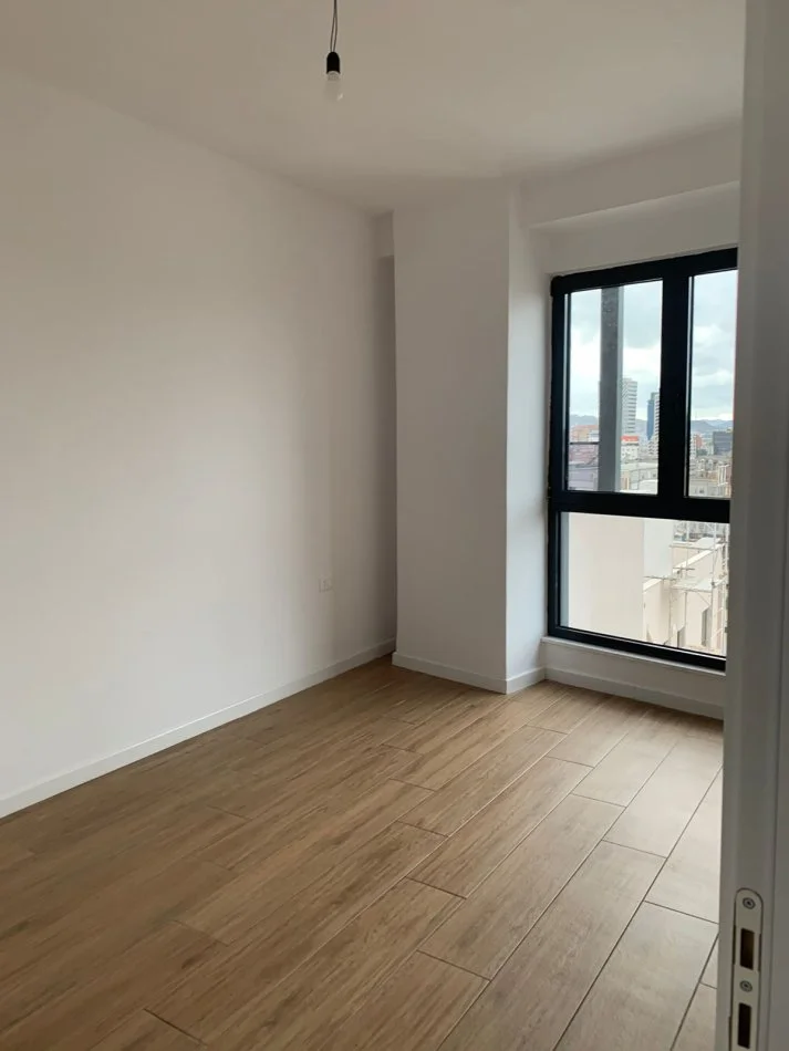 Tirane, jepet me qera apartament 2+1 Kati 9, 75 m² 800 € (Apartament me qera per zyra)