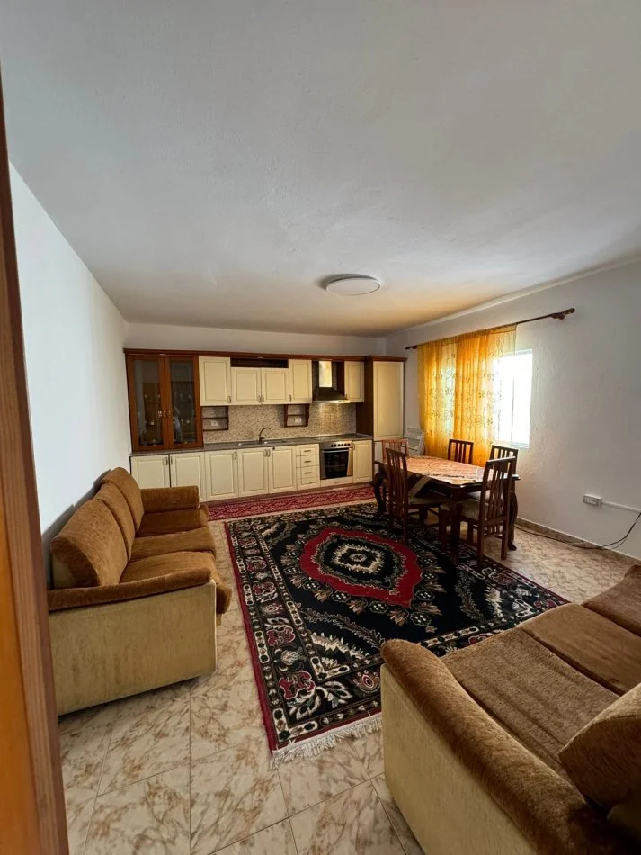 Tirane, jepet me qera apartament 3+1 Kati 2, 100 m² 550 € (Pjeter Budi)
