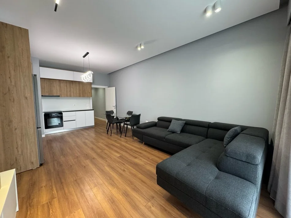 Tirane, jepet me qera apartament 2+1 Kati 2, 800 € (Farmacia 10)