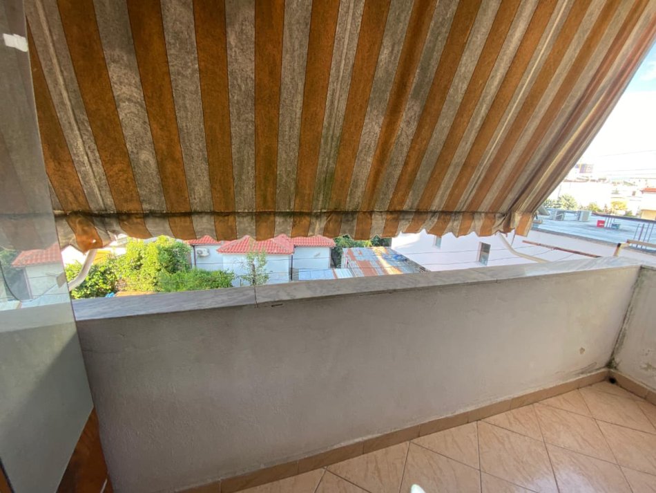 Tirane, shitet apartament 1+1 Kati 3, 75 m² 125.000 € (afer Xhamise Don Bosko)
